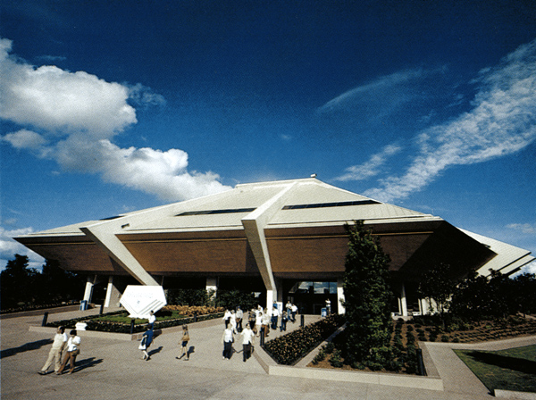 The exterior of Horizons at Future World in EPCOT Center was an inviting spot.