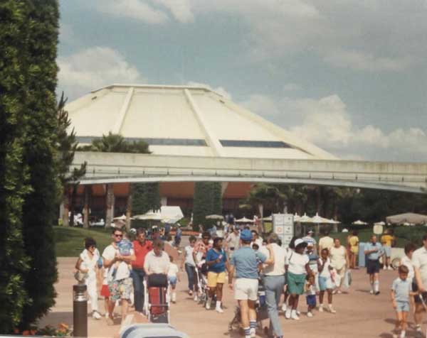 Horizons was restored amazingly by Todd McCartney and the Retro Disney World team.