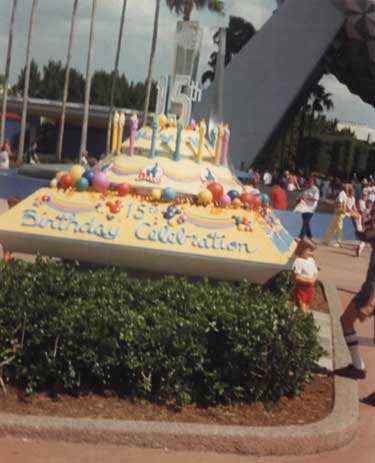 A cake from the 15th anniversary of Walt Disney World in 1986.