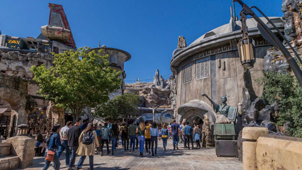 It will be interesting to see how the crowds descend on Galaxy's Edge in Florida after what we saw at Disneyland.
