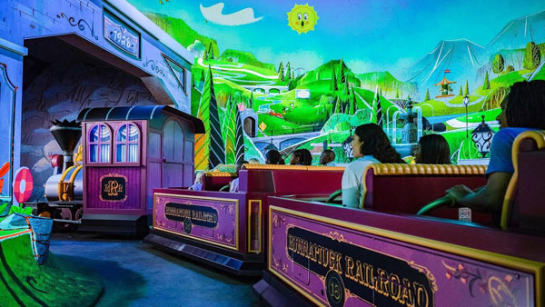 Mickey and Minnie's Runaway Railway is an awesome new attraction at Walt Disney World and Disneyland.